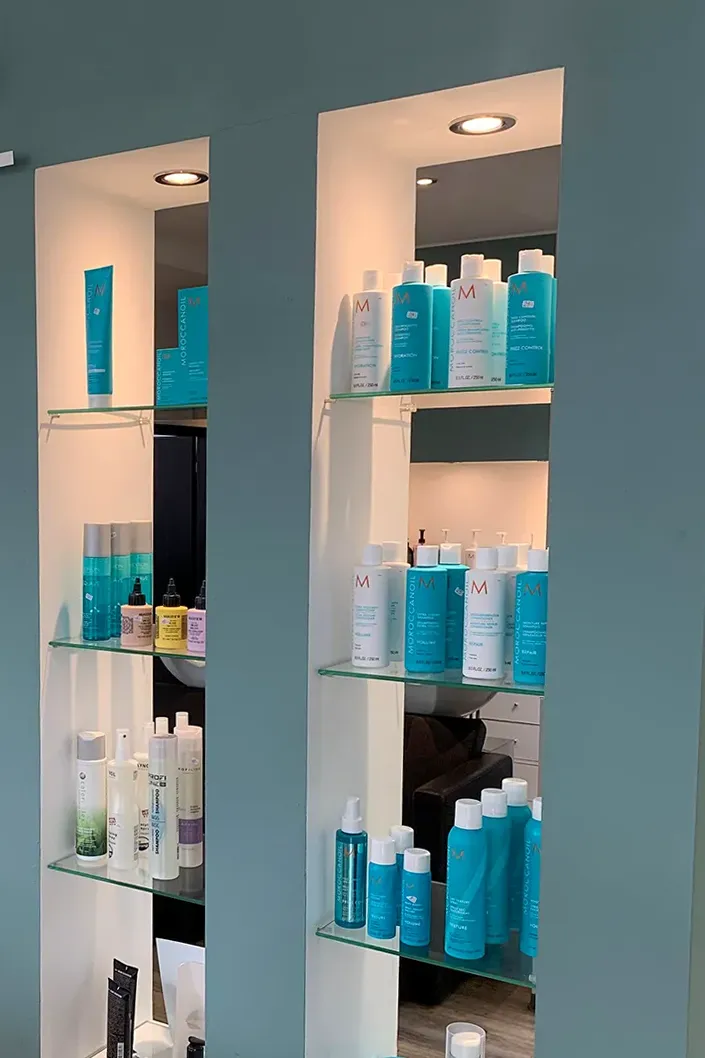 Hochwertige Haarpflegeprodukte im Friseursalon Hair Style Beauty